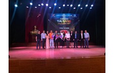 Sinh viên Trần Thị Tú, khóa 56 ngành Quản trị kinh doanh - khoa Kinh tế giành giải Nhất cuộc thi “Thắp sáng tài năng cùng Tuấn Việt” 