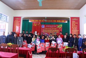  Tổ chức thăm hỏi, tặng quà tết cho đồng bào nghèo các tỉnh Nghệ An, Hà Tĩnh nhân dịp Tết Quý Mão 2023 - Kết nối vì cộng đồng